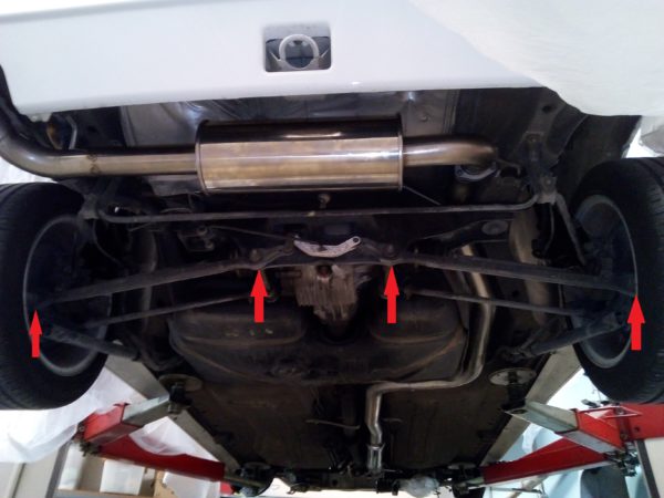 Reinforced silentblocks – transversal rear struts. 4 pieces set (left +  right side) in original black. Lancia Delta Integrale 8v/16v/Evo – Cronique
